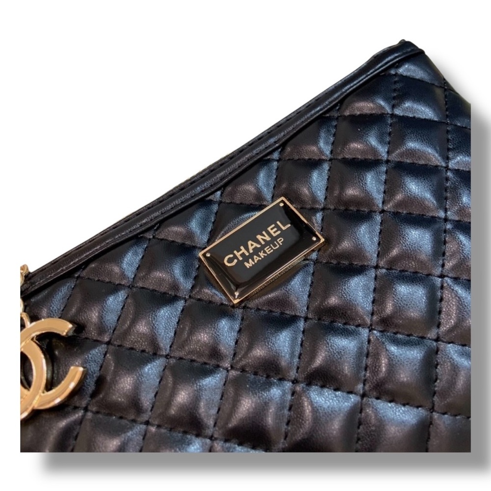 Chanel Makeup Quilted Black Leather Zip Pouch - Picture 4 of 7